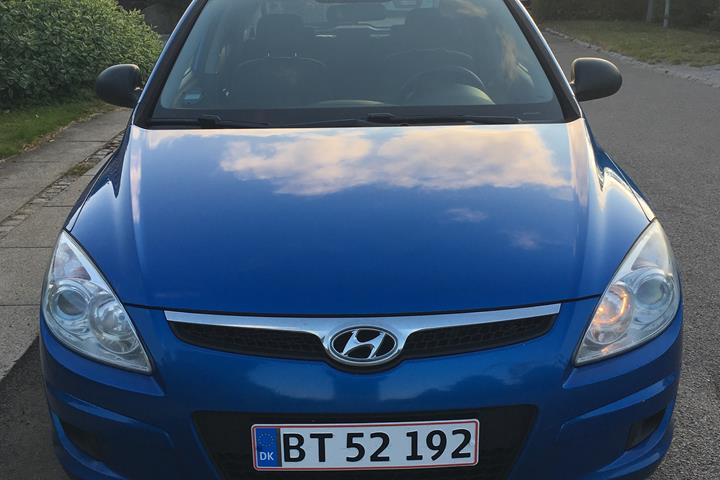 Blå Hyundai i30 fra 2007