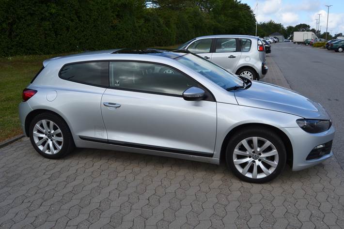 Sølv VW Scirocco fra 2011