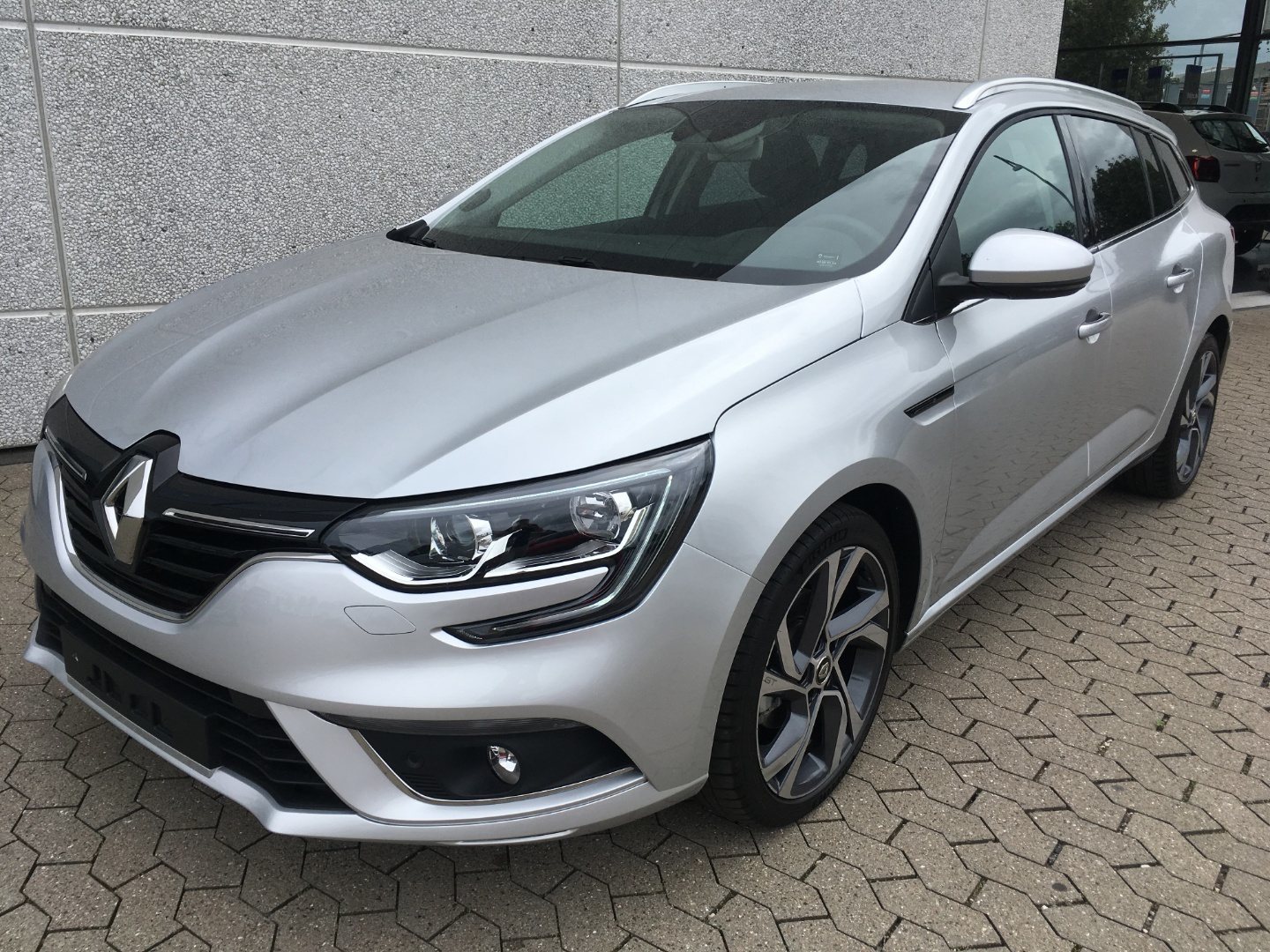 Grå Renault Megane IV fra 2018