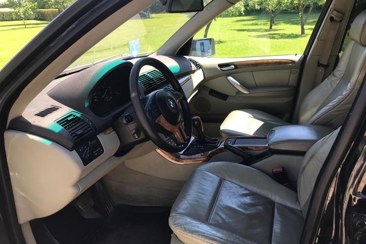 Sort BMW X5 fra 2002
