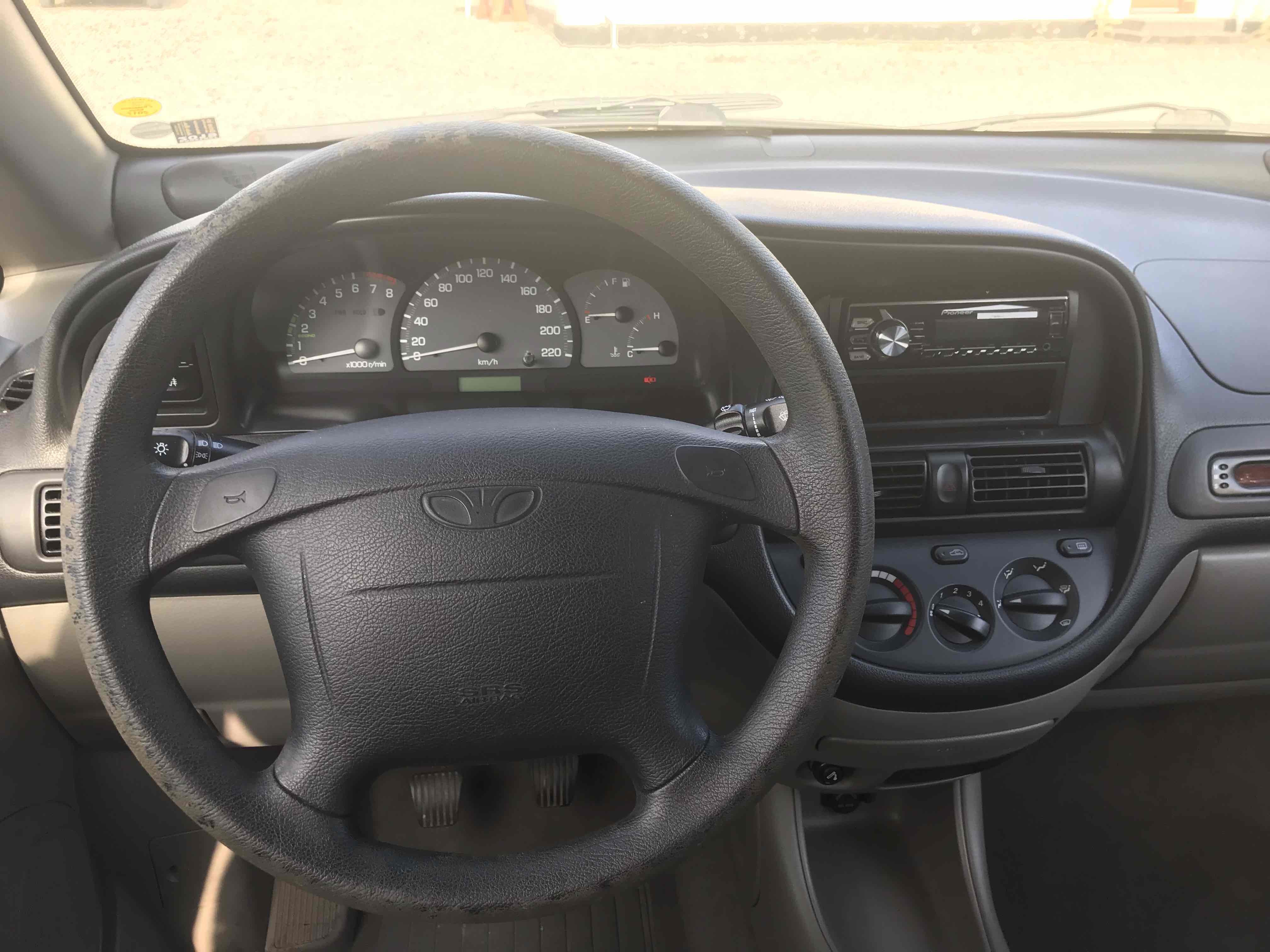Sort Daewoo Tacuma fra 2003