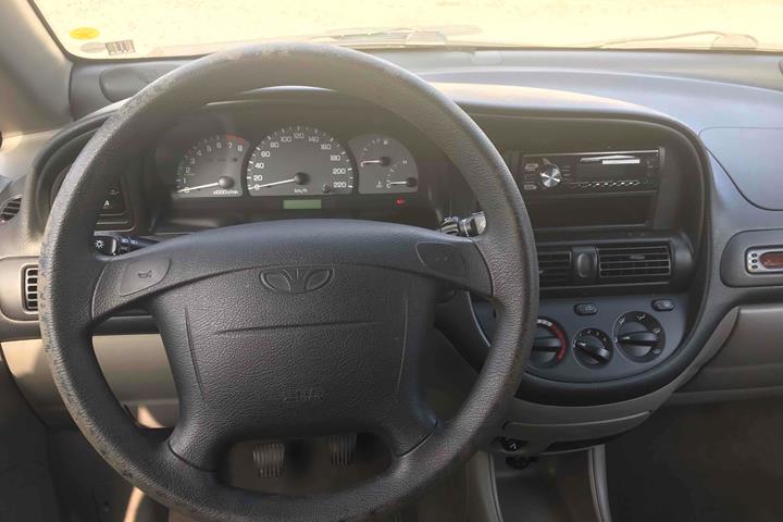 Sort Daewoo Tacuma fra 2003