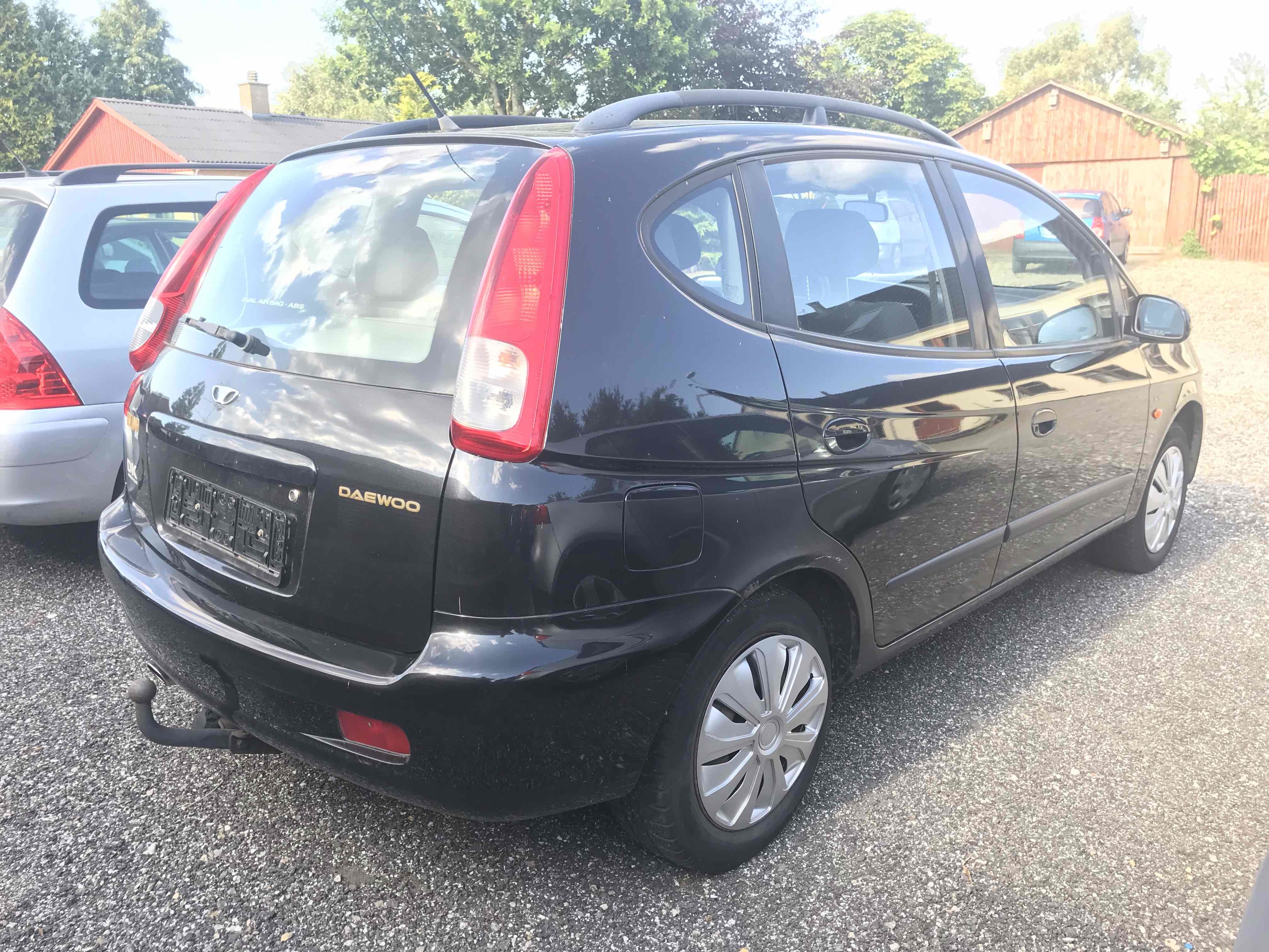 Sort Daewoo Tacuma fra 2003