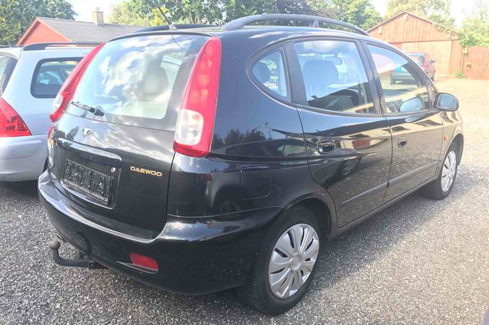 Sort Daewoo Tacuma fra 2003