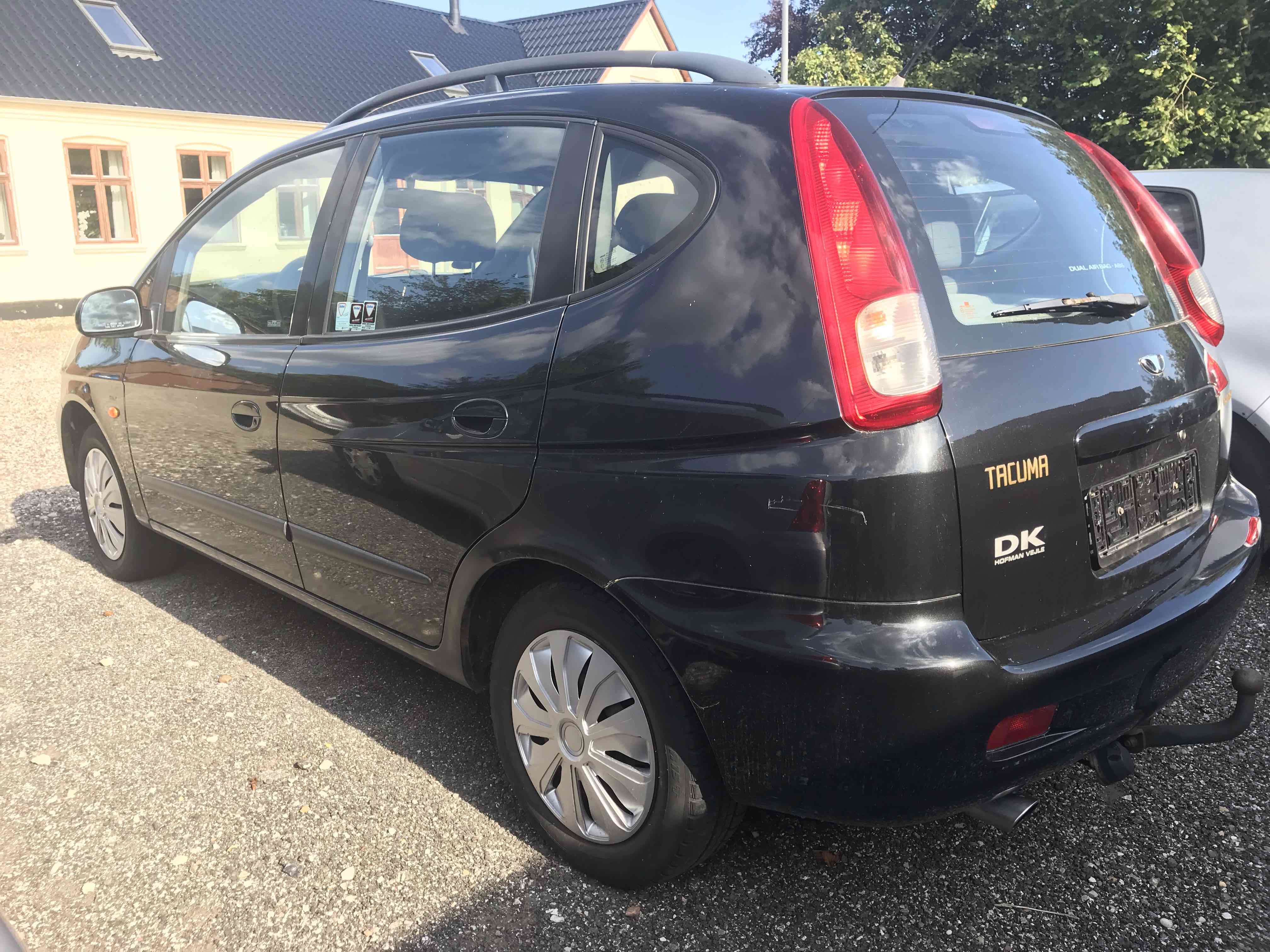 Sort Daewoo Tacuma fra 2003