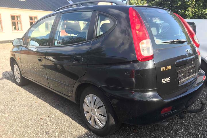 Sort Daewoo Tacuma fra 2003