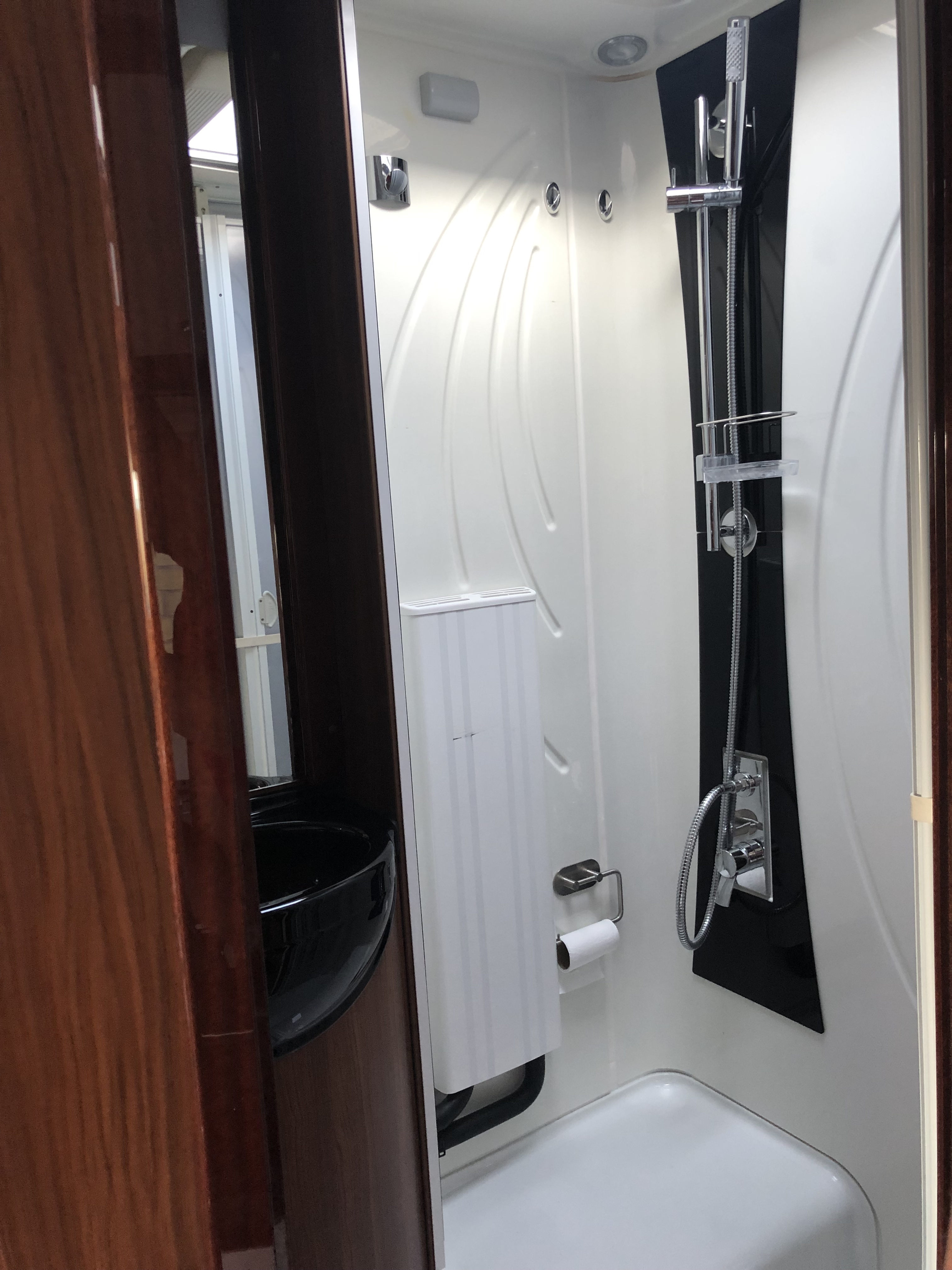 Grå Mercedes 319 fra 2011