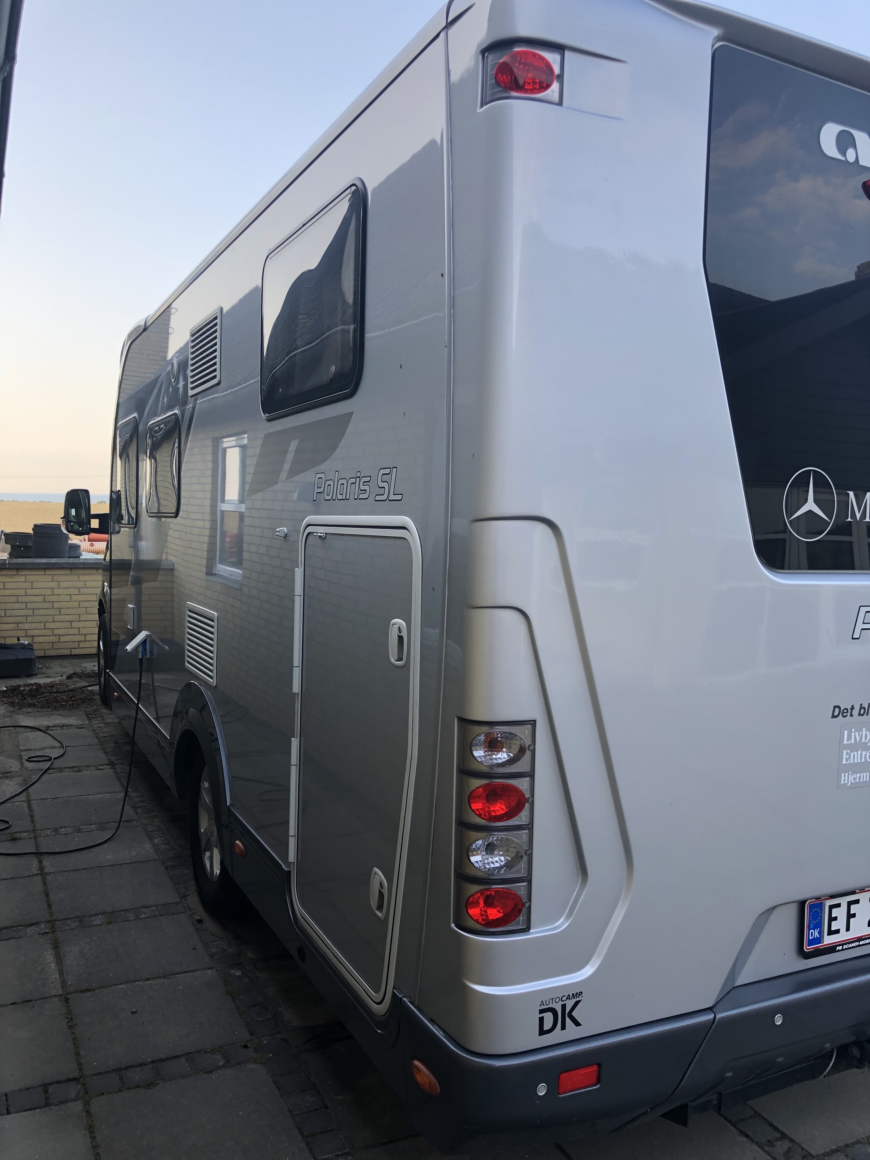 Grå Mercedes 319 fra 2011