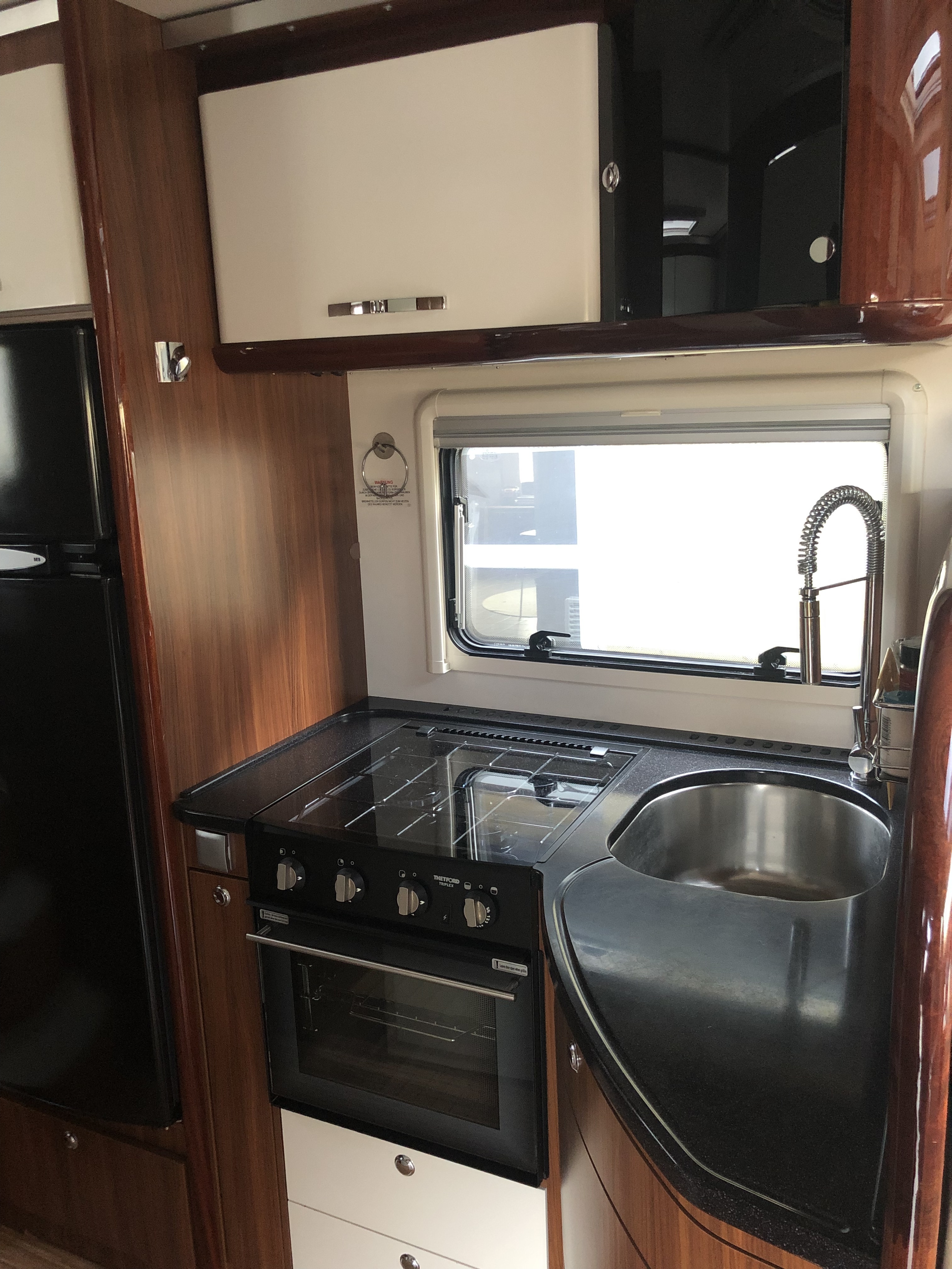 Grå Mercedes 319 fra 2011