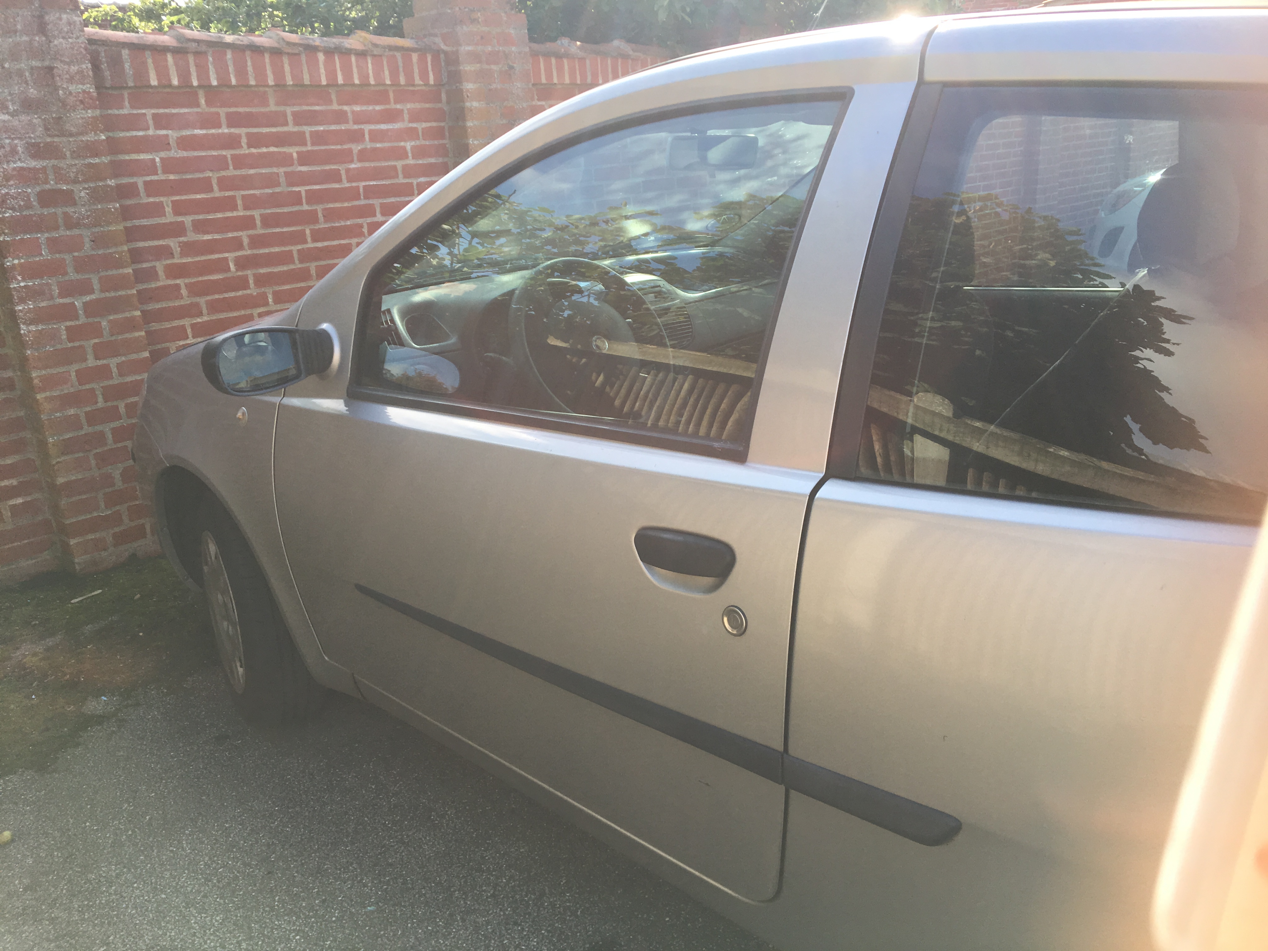 Grå Fiat Punto fra 2005