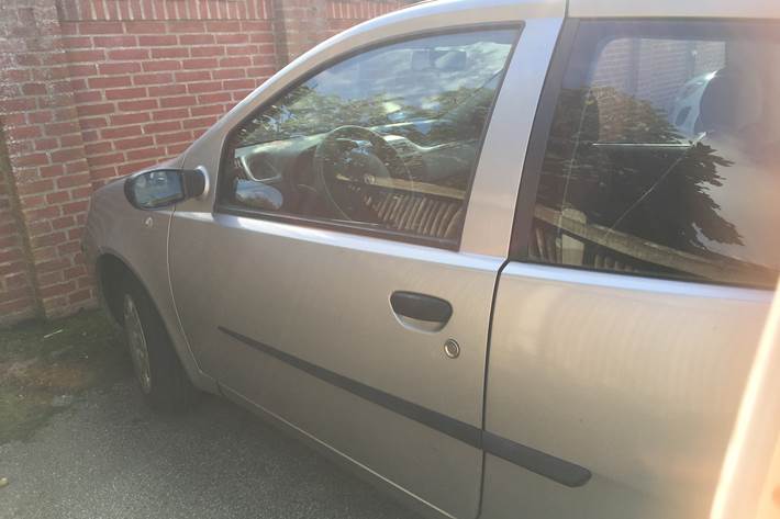 Grå Fiat Punto fra 2005