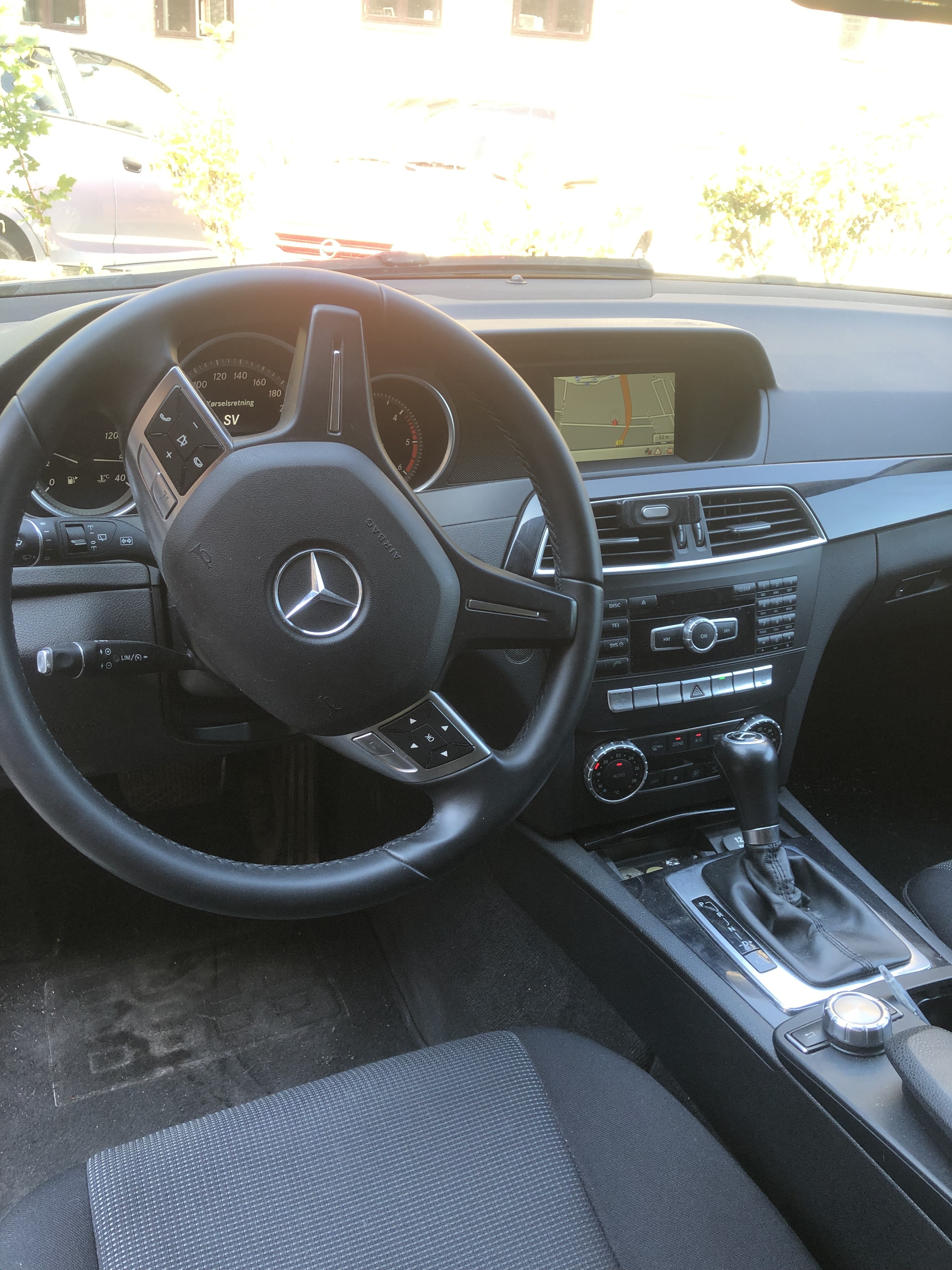 Blå Mercedes C200 fra 2014