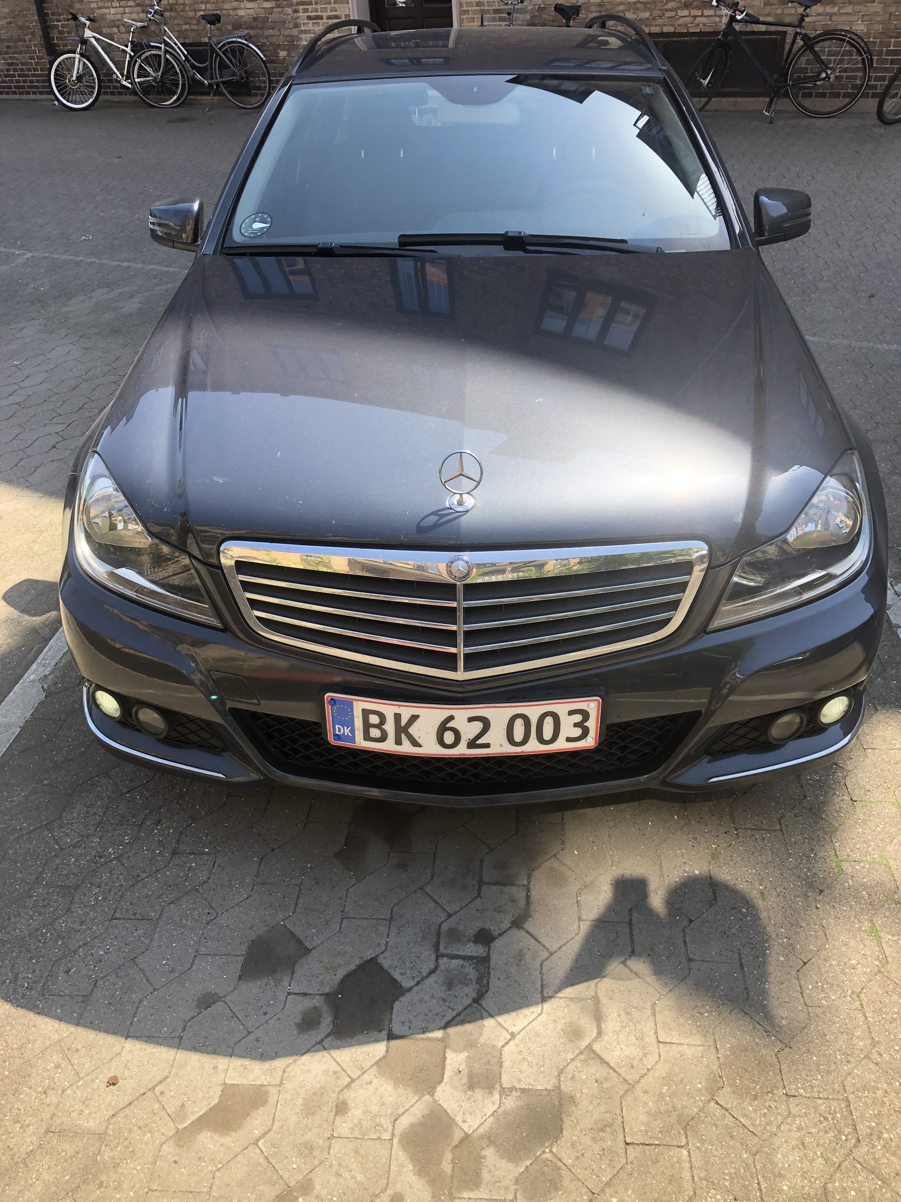 Blå Mercedes C200 fra 2014