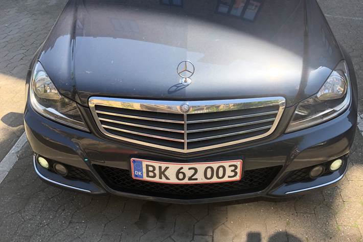 Blå Mercedes C200 fra 2014