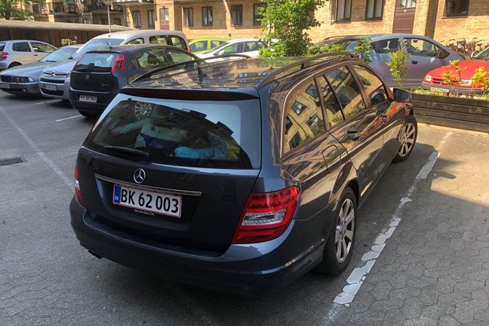 Blå Mercedes C200 fra 2014