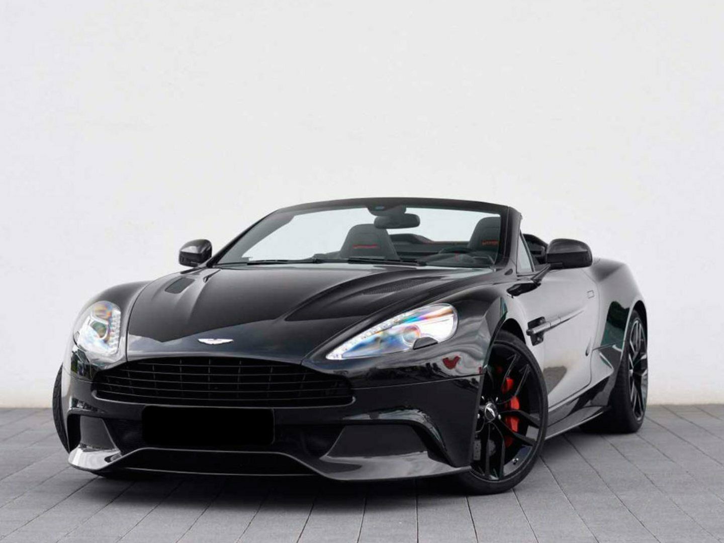 Grå Aston Martin Vanquish fra 2016
