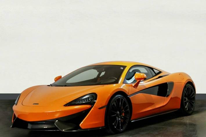 Grå McLaren 570S fra 2016