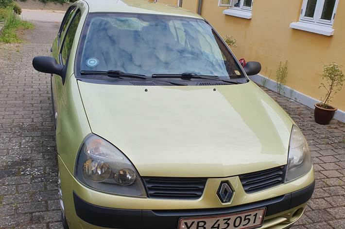 Grøn Renault Clio fra 2006