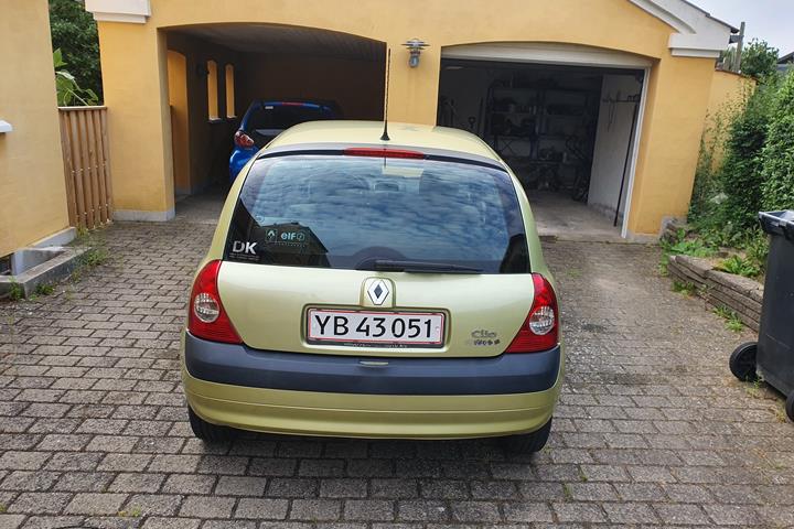 Grøn Renault Clio fra 2006