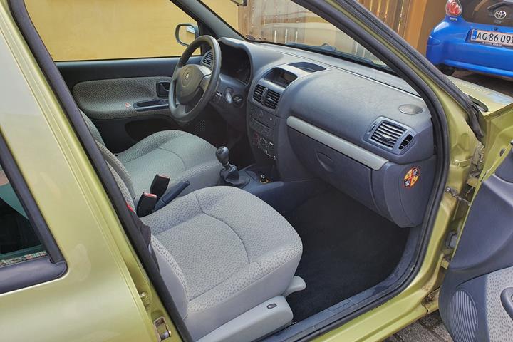 Grøn Renault Clio fra 2006