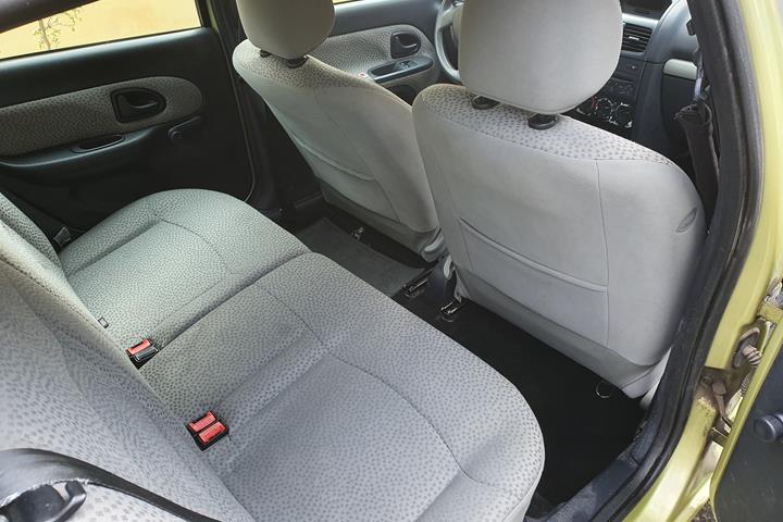 Grøn Renault Clio fra 2006