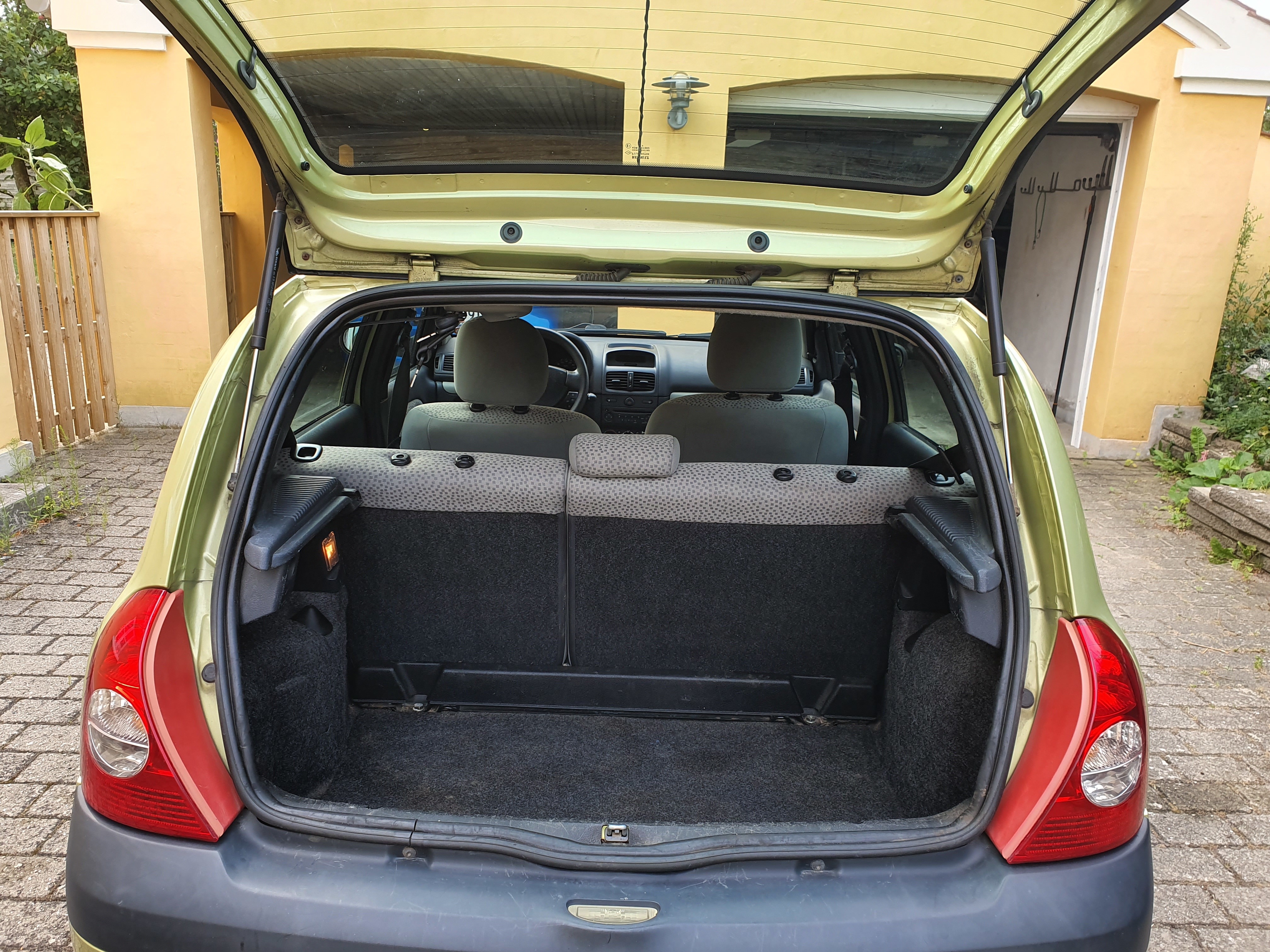 Grøn Renault Clio fra 2006