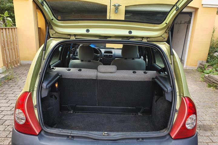 Grøn Renault Clio fra 2006