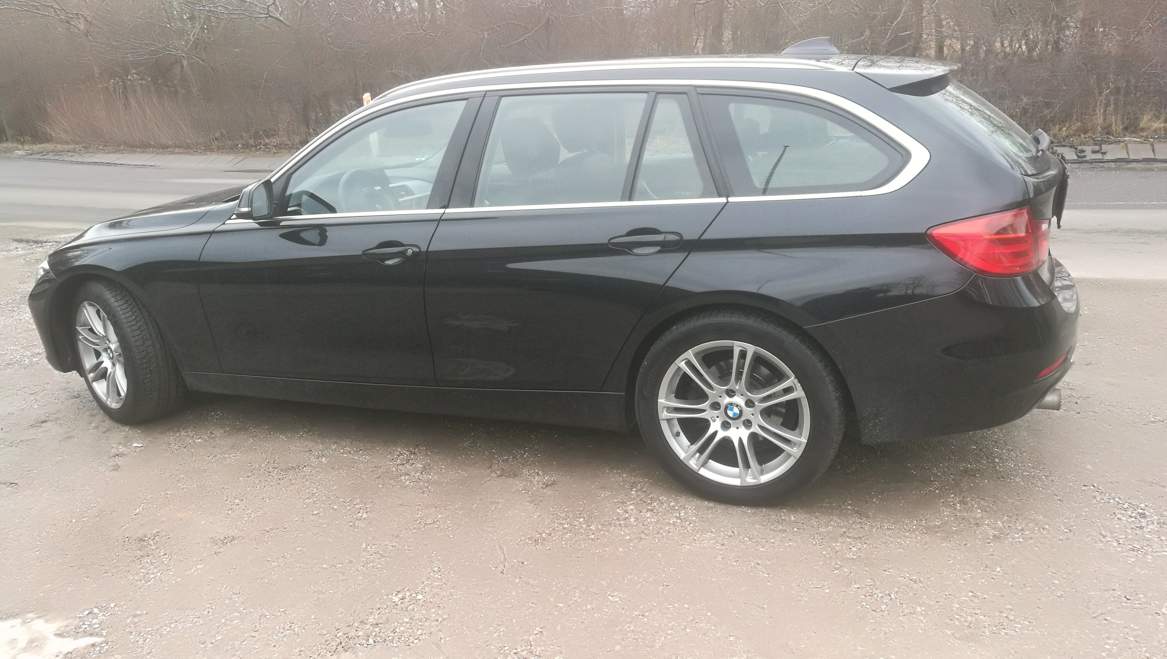 Sort BMW 320 fra 2015
