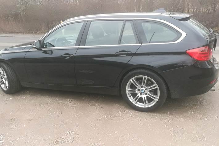 Sort BMW 320 fra 2015