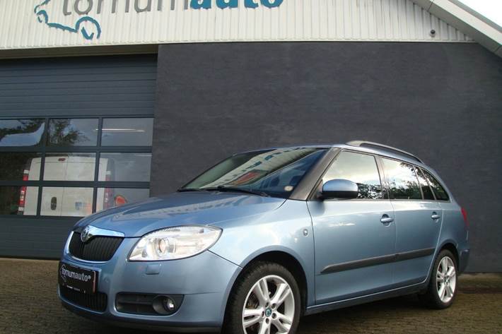 Blå Skoda Fabia fra 2008