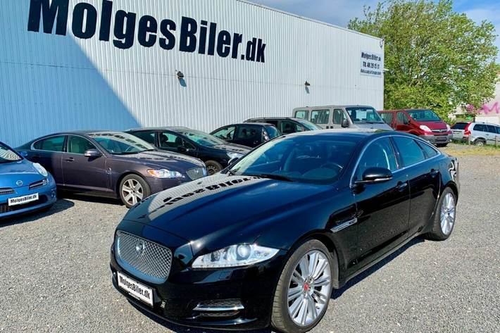 Grå Jaguar XJ fra 2013