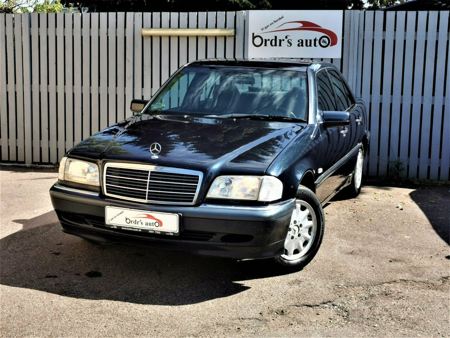 Blå Mercedes C180 fra 1999
