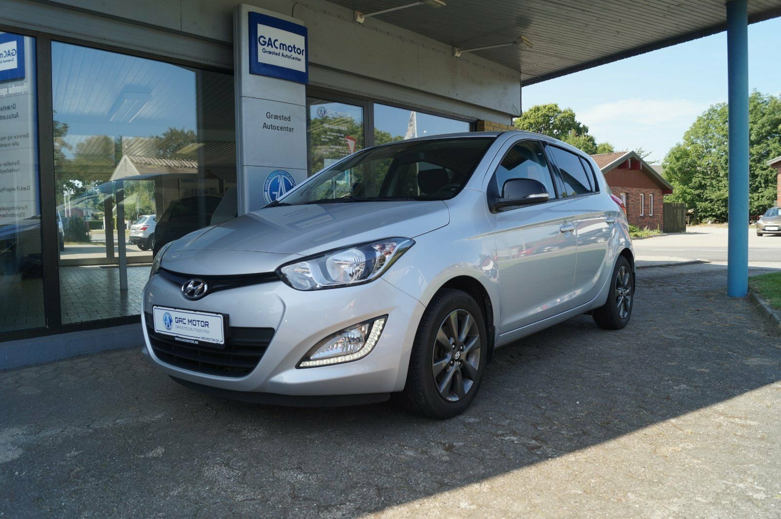 Grå Hyundai i20 fra 2014