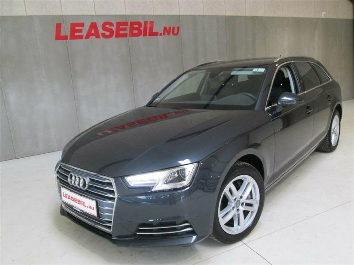 Grå Audi A4 fra 2018