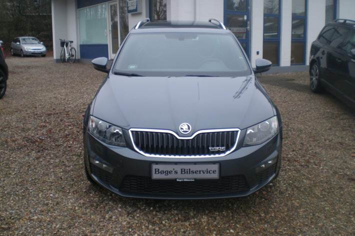 Grå Skoda Octavia fra 2016