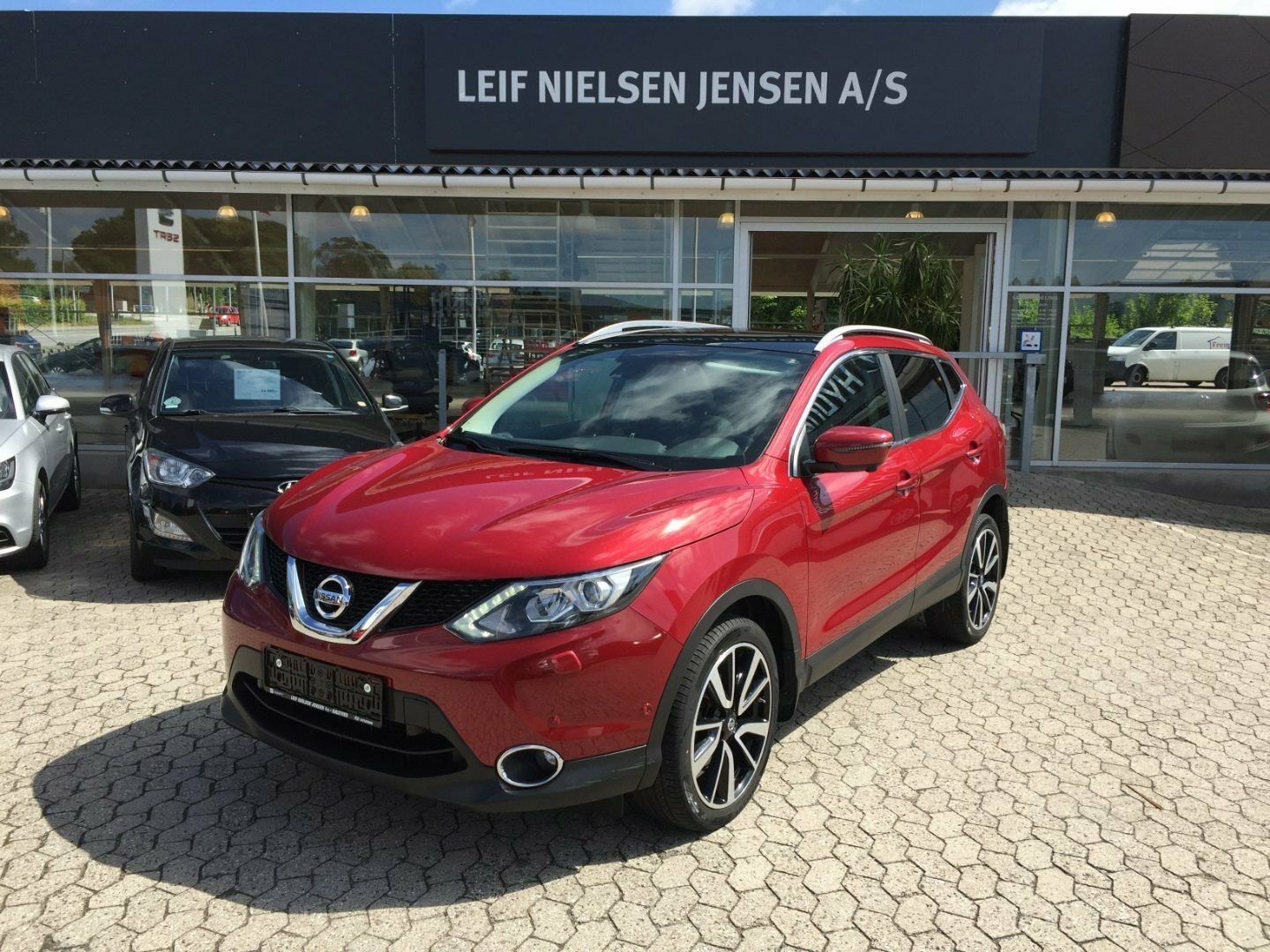 Guide til Nissan Qashqai 1.2 DIG-T Visia (Årgang 03/2014 - 07/2015)
