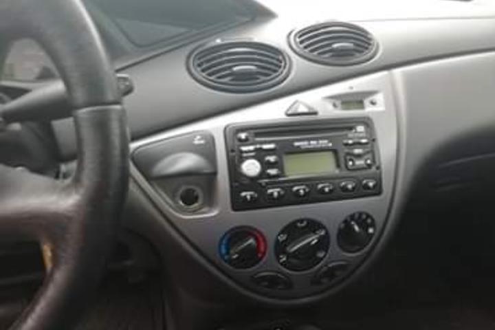 Grøn Ford Focus fra 1999