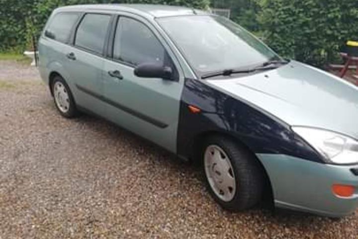 Grøn Ford Focus fra 1999