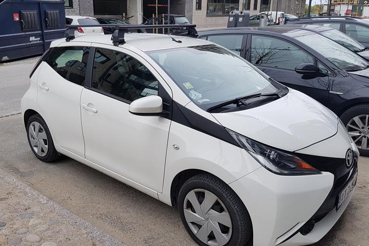 Hvid Toyota Aygo fra 2014