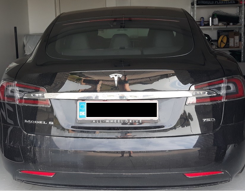 Sort Tesla Model S fra 2017