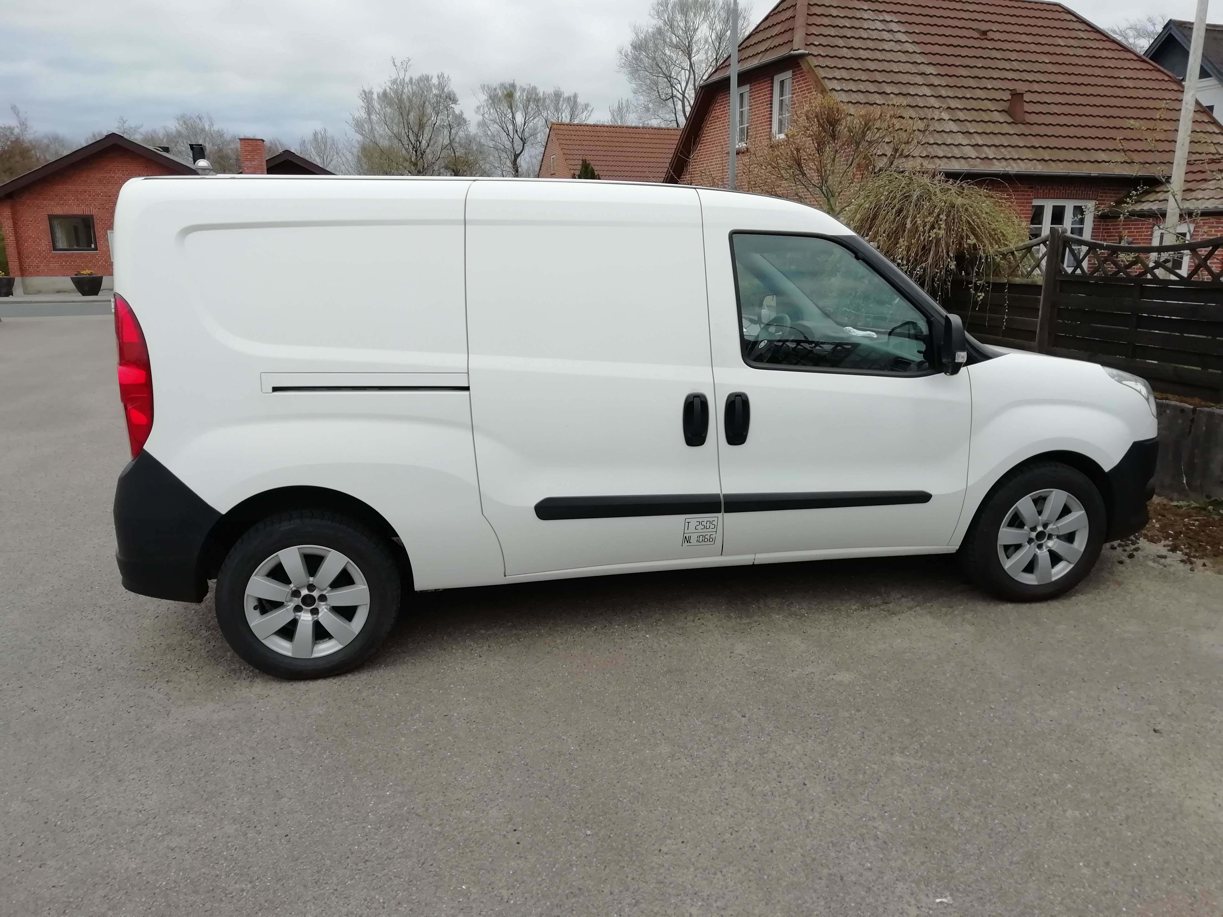 Hvid Fiat Doblò Cargo fra 2010