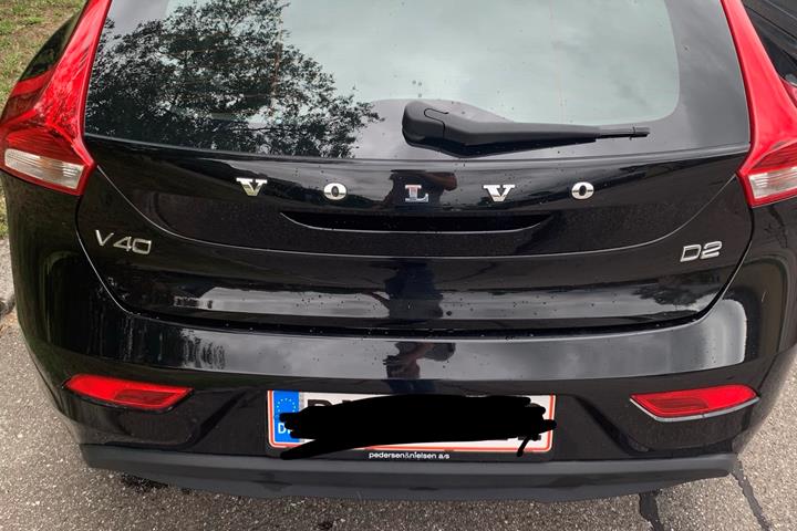Sort Volvo V40 fra 2018