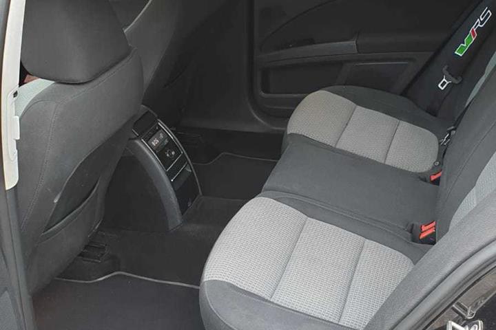 Sort Skoda Superb fra 2010