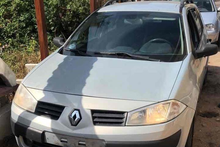 Grå Renault Megane II fra 2003