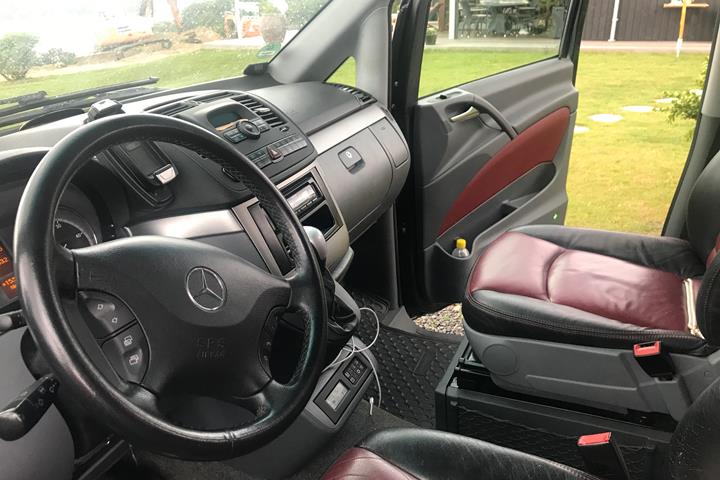 Sort Mercedes Viano fra 2007