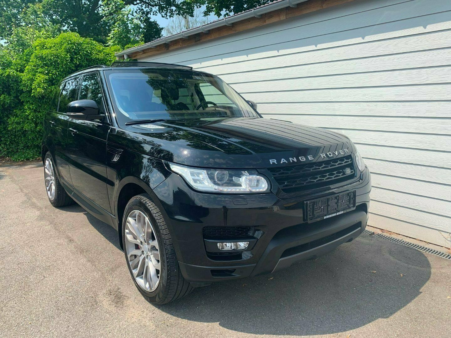 Grå Land Rover Range Rover sport fra 2016