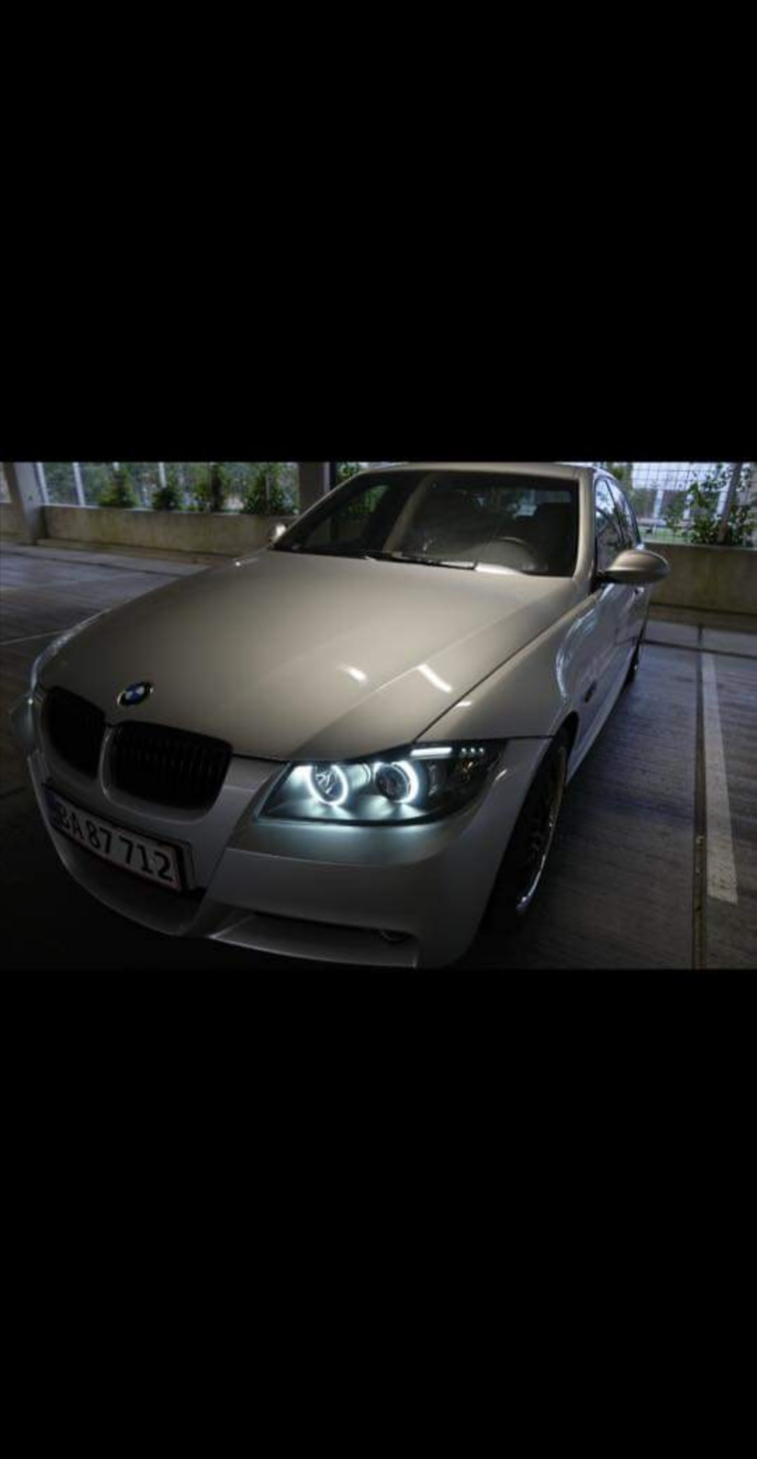 Sølv BMW 318 fra 2008