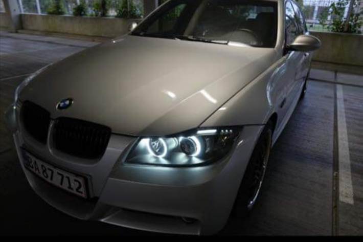 Sølv BMW 318 fra 2008