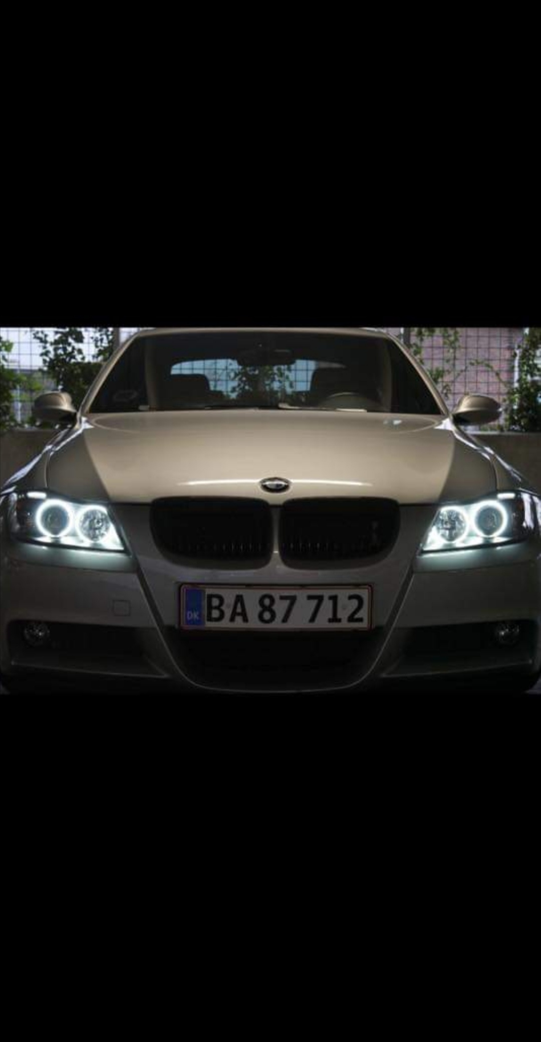 Sølv BMW 318 fra 2008