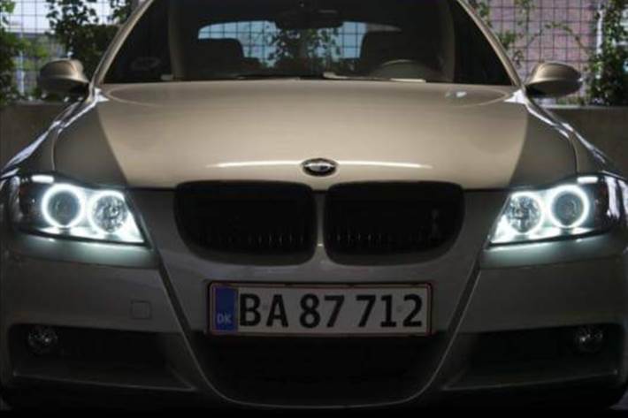 Sølv BMW 318 fra 2008
